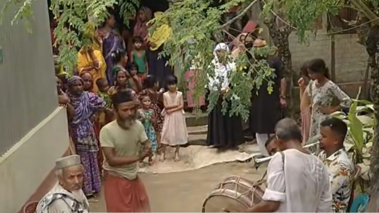 ঢাকঢোল বাজিয়ে দাফনের চেষ্টা