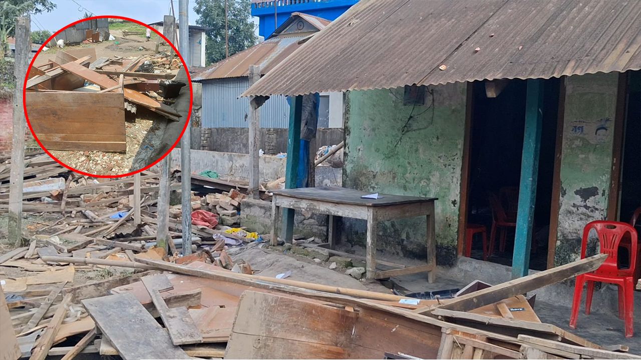 রাতের আঁধারে পাকুন্দিয়ায় মুক্তিযোদ্ধা কার্যালয় ভাঙচুর, লুটপাট