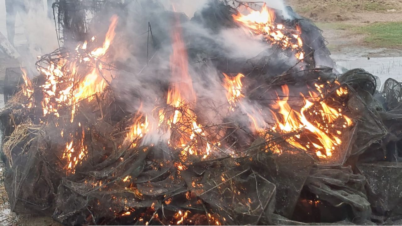 ইটনায় অভিযানে ৩ লাখ টাকার চায়না দুয়ারী জাল জব্দ
