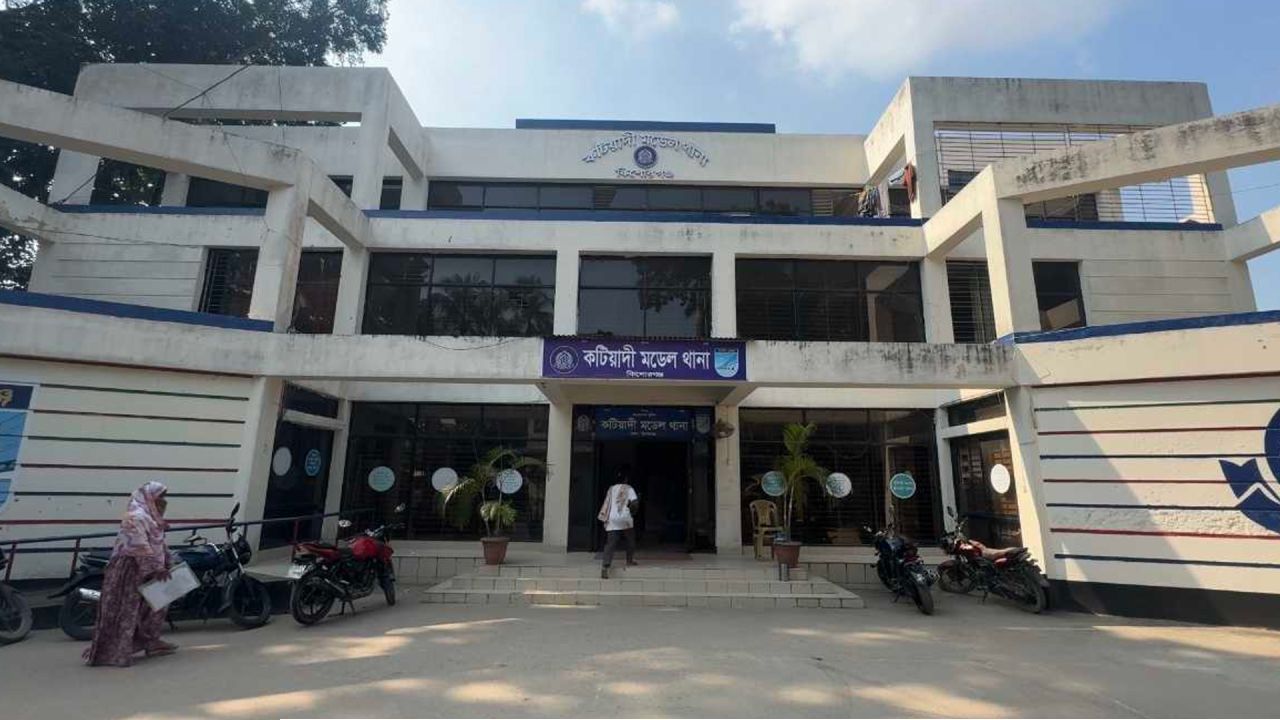 কটিয়াদীতে দ্রুতগামী অজ্ঞাত যানবাহনের ধাক্কায় পথচারীর মৃত্যু