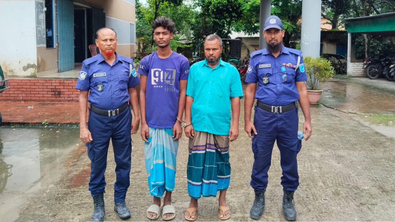 হোসেনপুরে মসজিদ থেকে ১৭টি সিলিং ফ্যান চুরি, চোরসহ ক্রেতা গ্রেপ্তার