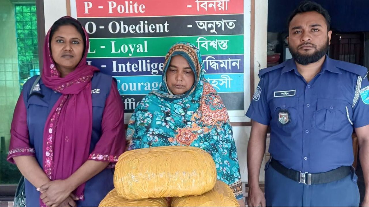 অটোরিকশায় ভৈরব থেকে সরারচরে ৩ লাখ টাকার গাঁজা, কুলিয়ারচরে পুলিশের জালে নারী