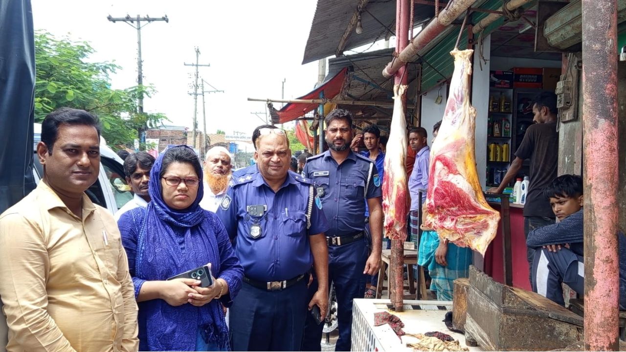 কটিয়াদীতে পঁচা গরুর মাংস বিক্রির দায়ে ব্যবসায়ীকে ৫০ হাজার টাকা জরিমানা