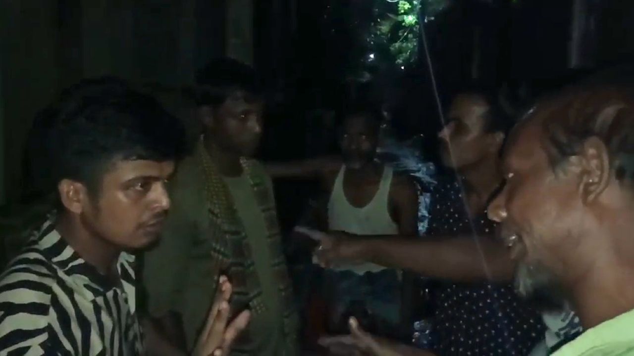 মহিনন্দ ইউনিয়নকে মাদকমুক্ত করতে যুবকদের সাহসী উদ্যোগ, নেতৃত্বে ছাত্র নেতা রাফাই
